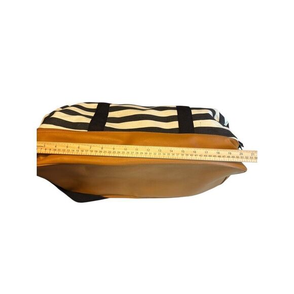 Striped DSW Canvas & Faux Leather Weekend Duffle Bag With Zipper Pocket - Picture 5 of 12